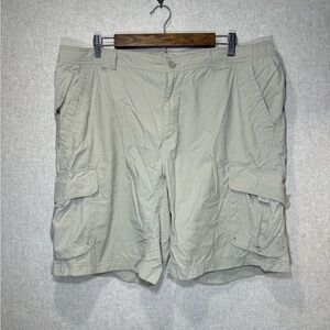 Columbia Titanium Omni Dry Beige Cargo Shorts Hiking Fishing Packable Size XL
